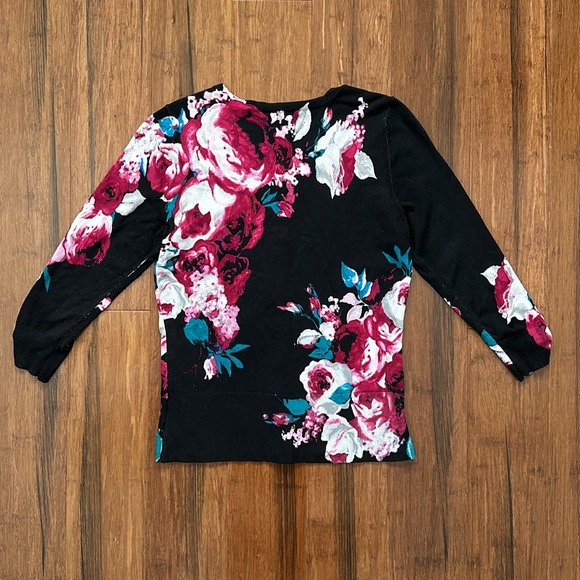 Women’s White House / Black Market Floral Knit Pearl Snap Front Cardigan - Picture 5 of 7